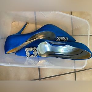 Blue heels with pendant